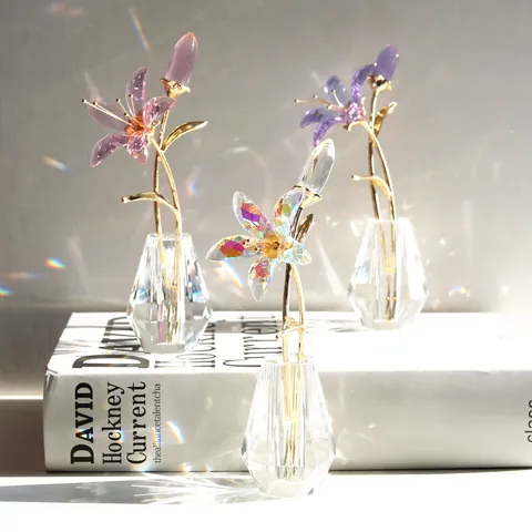 Leichter Luxus Kristall Lilie Blume Schreibtisch Ornament mit Glasvase Facettiertes Kristallhandwerk für Home Büro Deko Geschenk