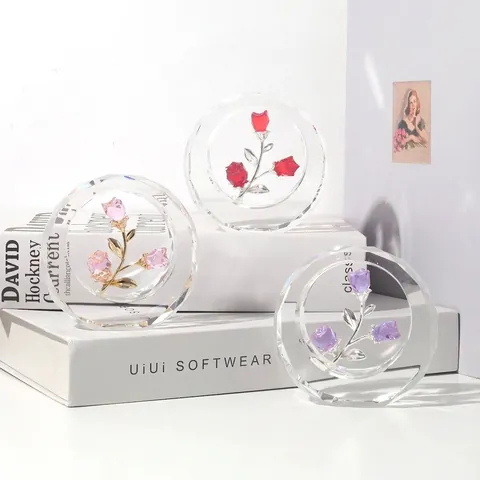 Moderno Adorno de Capullo de Rosa de Cristal Blanco Facetado Rama de Aleación de Oro Plata Figurilla de Vidrio Decorativa
