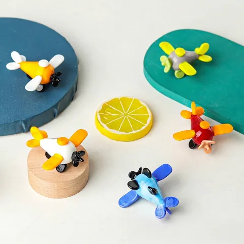 Miniature Cartoon Tempered Glass Airplane Model Ornament Hand Blown Liuli Aircraft Figurine Creative Desktop Decor For Living Room
