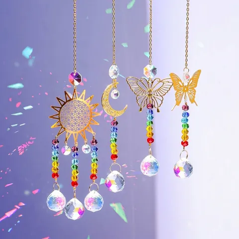 Acchiappasole in Cristallo Campanello a Vento Con Metallo Svuotato Design Sole Luna Farfalla Perline Colorate Sfera di Cristallo Sfaccettata Decorazione Sospesa