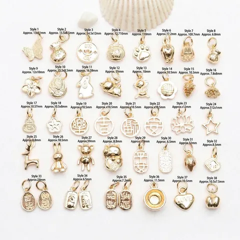 Amuletos de Metal Chapados en Oro de 14K 18K Símbolos Tradicionales de la Suerte Colgantes Zhaocai Nafu para DIY Pulsera Collar Fabricación de Joyas Accesorio Hecho a Mano