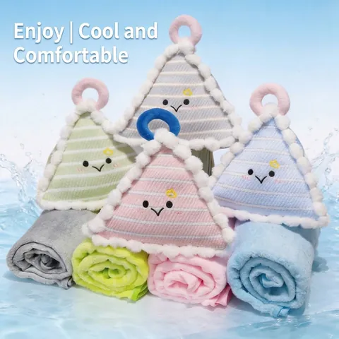 Juego de Almohada y Manta Triangular de Seda de Hielo de Dibujos Animados Manta Portátil de Viaje para Oficina Hogar Verano Felpa