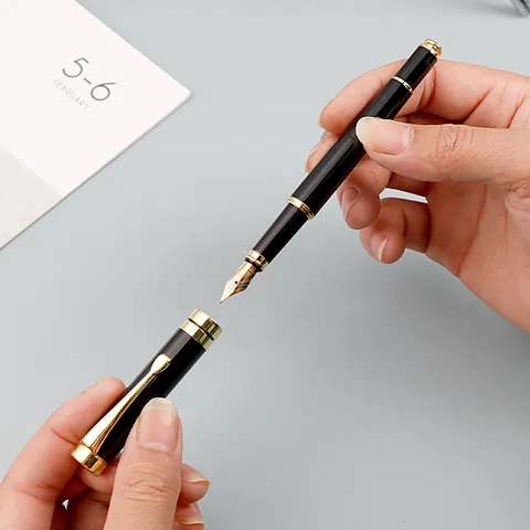Pluma Estilográfica de Metal de Negocios Clásica Herramienta de Escritura Profesional Cuerpo Laca Negra Ribete Dorado Regalo