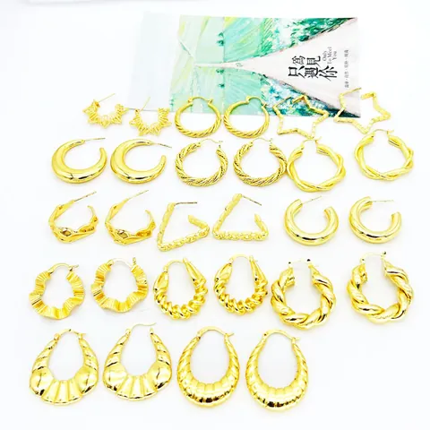 Boucles d'Oreilles Créoles Géométriques en Cuivre Plaqué Or 18K Mode Européenne Américaine Pour Femmes Creux en Forme de C Étoile Cœur Texturé