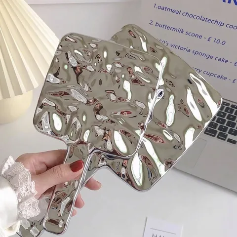 Specchio da Trucco a Mano in Stile Ins Argento Elegante Texture a Onde d'Acqua Telaio in Metallo Quadrato per Donna