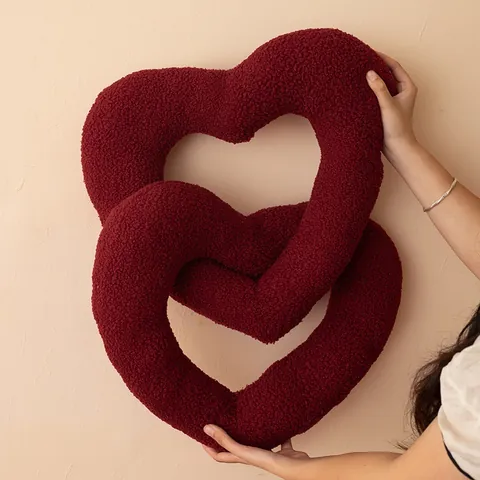 Rood Teddy Fleece In Elkaar Grijpend Hart Vormig Sierkussen Bruiloft Decoratie Romantische Concentrische Knoop Kussen Voor Sofa