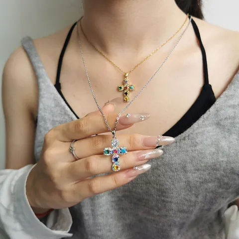 Collana con Pendente a Croce in Strass Colorati in Acciaio Inossidabile per Donna Collana a Croce Multicolore Intarsiata in Rame