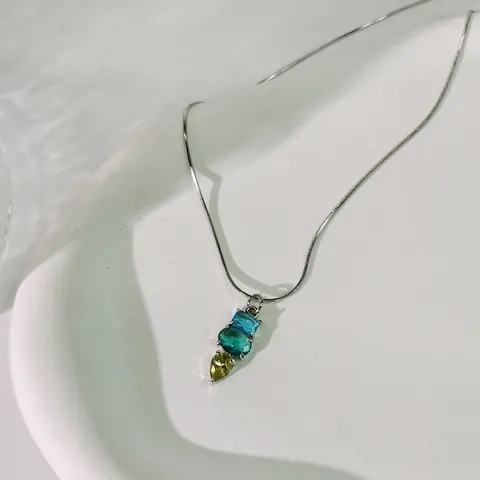 Minimalistische Titanstahl Mehrfarbige Strass Anhänger Halskette Mode Schlangenkette Schlüsselbeinkette Für Damen Schmuck