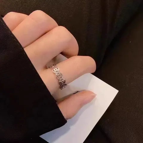 Vintage Titanstahl Hohle Münze Ring Nischendesign Leichter Luxus Nicht Verblassender Bandring Für Damen Herren Paar Schmuck Geschenk