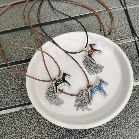 Vintage Pferd Quaste Anhänger Halskette Für Damen Titanstahl Legierung Strass Emaille Tier Charm Lange Pullover Kette Schmuck