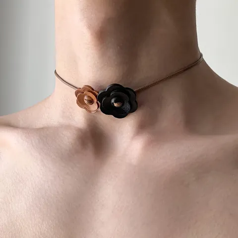 Retro Wooden Flower Choker Necklace Handmade Leather Cord Indie Design Floral Collar Neckband For Women Unisex Jewelry