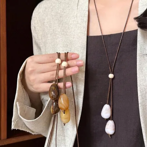 Amber Gradient Long Pendant Necklace Women Adjustable Brown Cord Sweater Chain Retro Artistic Acrylic Stone Effect Accessory