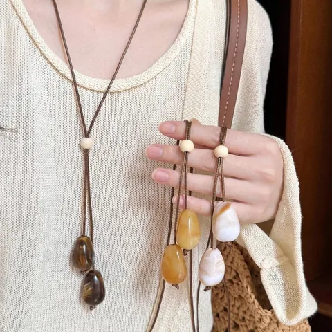Amber Gradient Long Pendant Necklace Women Adjustable Brown Cord Sweater Chain Retro Artistic Acrylic Stone Effect Accessory