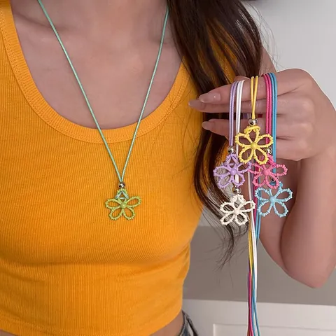 Bunte Dopamin Kette Hohl Blume Anhänger Halskette Für Damen Zinklegierung Lange Geflochtene Wachsseil Pullover Kette Schmuck
