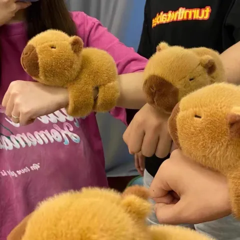 Bracelet Slap en Peluche Capybara Jouet Animal en Peluche Doux Bracelet Marron pour Enfants Adultes Cadeau Décoration de Fête