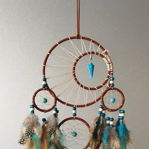 Capteur de Rêves Bohémien Fait à la Main avec Cinq Anneaux Pendentif Flèche Perles Turquoise Plumes Naturelles Décoration Murale Vintage