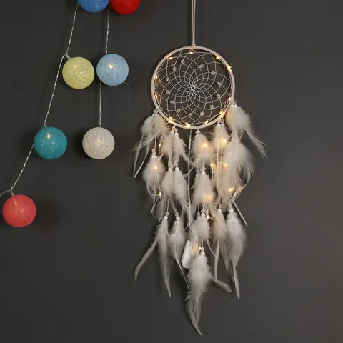 Attrape-Rêves en Plumes Fait Main Décoration Murale Avec Lumière LED Chaude Blanc Rose Décoration Chambre Fille Carillons Éoliens Ornement Maison