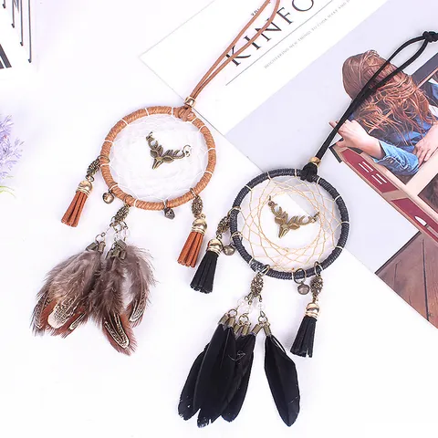Atrapasueños Vintage Mini Hecho a Mano Colgante de Coche Cabeza de Ciervo Pluma Borla Campana Decoración Colgante Boho Amuleto de Bolso