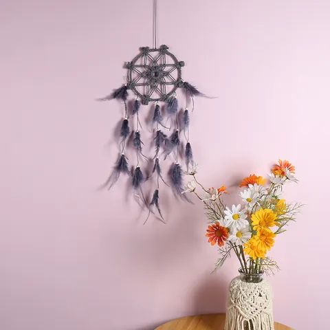 Attrape-Rêves Tissé à la Main Décoration Murale Bohème Pendentif en Plume Grise avec Perles en Bois pour Maison Chambre à Coucher