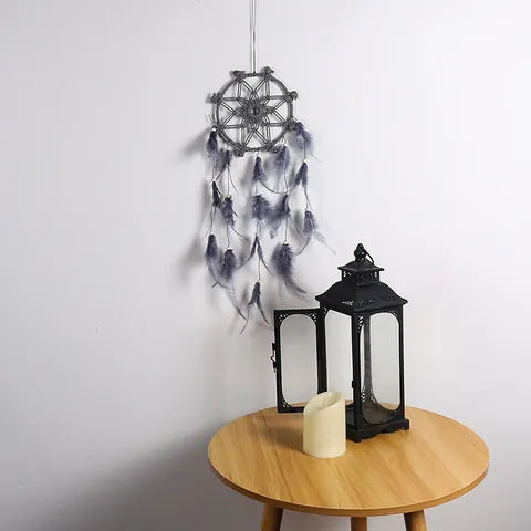 Attrape-Rêves Tissé à la Main Décoration Murale Bohème Pendentif en Plume Grise avec Perles en Bois pour Maison Chambre à Coucher