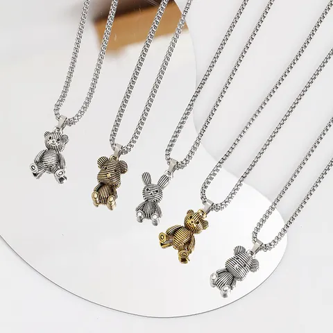 Collana con Ciondolo Orso Coniglio a Righe Hip Hop per Uomo Donna Lega in Acciaio al Titanio Catena Lunga da Maglione Stile Street Retro