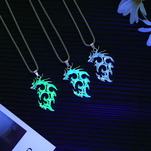 Leuchtende Drache Anhänger Halskette Titanstahl Kette Legierung Flamme Geflügelter Drache Im Dunkeln Leuchtender Schmuck