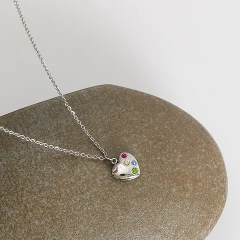 Collar con Colgante de Corazón de Strass de Colores de Lujo Ligero para Mujer Cadena de Clavícula de Acero de Titanio Joyas