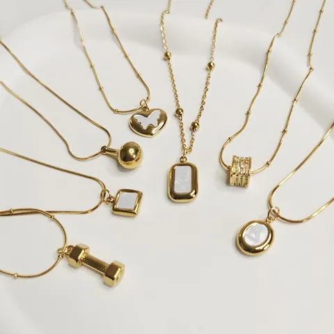 Gold Titanstahl Anhänger Halskette Minimalistischer Edelstahl Choker Kette Eingelegte Strass Künstliche Perle Geometrisch Herz Schmetterling Hantel Design Halsschmuck