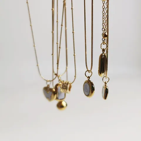 Gold Titanstahl Anhänger Halskette Minimalistischer Edelstahl Choker Kette Eingelegte Strass Künstliche Perle Geometrisch Herz Schmetterling Hantel Design Halsschmuck