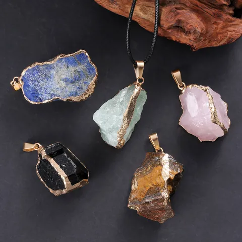 Natürliche Rohe Kristallstein Anhänger Halskette Gold Umwickelt Unregelmäßige Heilung Erz Amethyst Rosenquarz Lapis Lazuli Schmuck Für Damen