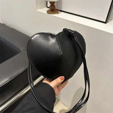 Sac Bandoulière Chic en Cuir PU en Forme de Cœur pour Femmes Petit Sac À Épaule Décontracté Rouge Uni Mode