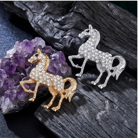 Spilla Vintage a Forma di Cavallo in Lega di Zinco Con Strass Intarsiati Accessori Moda Donna Gioielli di Alta Qualità