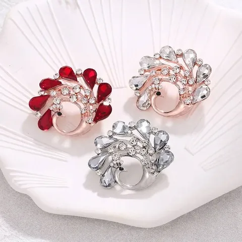 Sweet Alloy Rhinestone Brooch For Women Crystal Heart Butterfly Flower Pin Elegant Clothing Accessories Fashion Jewelry Gift