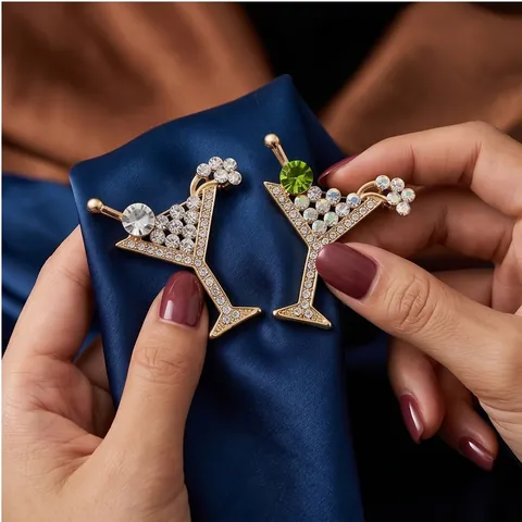 Broche De Moda Copa De Vino Aleación Incrustaciones De Strass Pin De Copa De Cóctel Joyería Para Trajes Mujeres Hombres Accesorios De Corsage