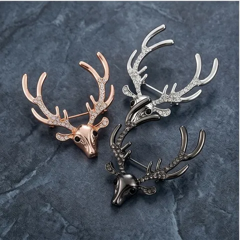 European Fashion Animal Deer Head Brooch For Men Women Rhinestone Inlaid Alloy Lapel Pin Suit Accessory Christmas Gift