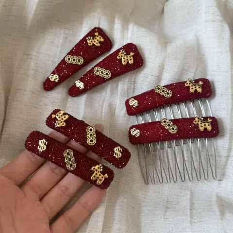 Prachtige Rode Shattered Ice Strass Haarclips Voor Vrouwen Jaar Van Het Paard Feestelijke Nieuwjaar Legering Stof Haarspelden Goud Paard Decor Haarkam