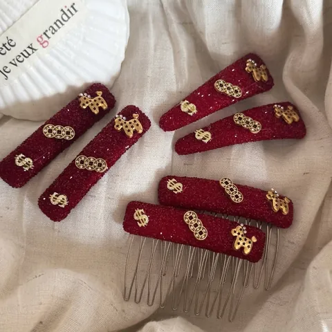 Prachtige Rode Shattered Ice Strass Haarclips Voor Vrouwen Jaar Van Het Paard Feestelijke Nieuwjaar Legering Stof Haarspelden Goud Paard Decor Haarkam