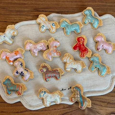 Handmade Songbrocade Pony Brooch New Chinese Style National Style Pony Shape Corsage For Cheongsam Sweater Women Jewelry Accessory
