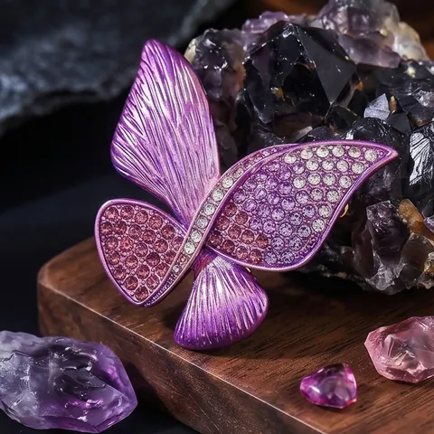 Élégante Broche Papillon Violette pour Femmes Broche en Strass Vintage de Haute Qualité pour Costume Manteau Banquet Fête Bijoux