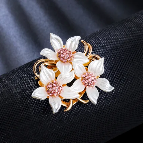 Elegant Alloy Rhinestone Brooch for Women Artificial Pearl Flower Heart Crown Peacock Butterfly Pin Daily Suit Dress Accessories