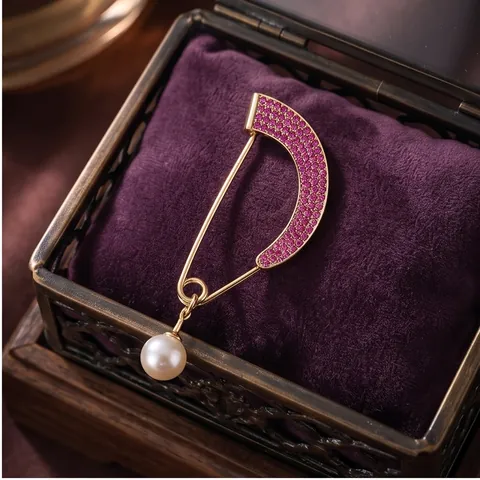 Vintage Zinc Alloy Rhinestone Arc Brooch With Artificial Pearl Pendant Elegant Safety Pin For Waist Adjustment Women Jewelry