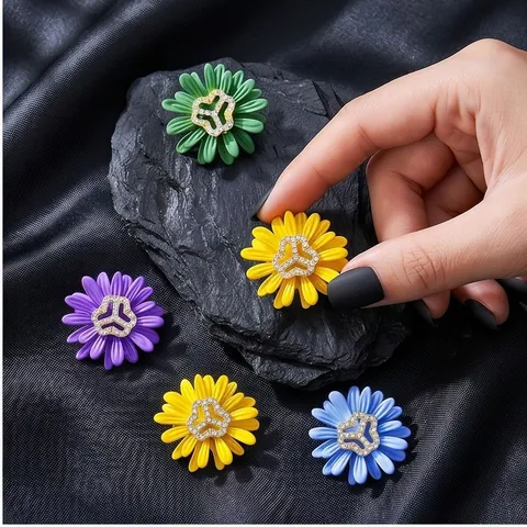 Zinc Alloy Rhinestone Daisy Flower Brooch For Women Suit Cardigan Accessories Enamel Fresh Mori Style Floral Pin Jewelry