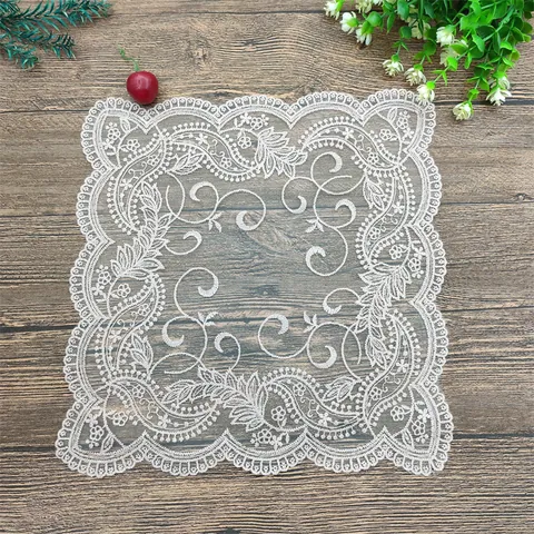 Set de Table Brodé en Dentelle Vintage Européenne Carré Floral Tapis de Table Couvercle Décoratif de Table de Chevet Accessoire Photographie INS Napperon Polyester