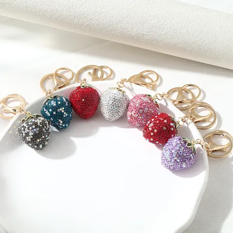 Exquisite Rhinestone Strawberry Keychain Cute Alloy Fruit Bag Pendant Golden Car Key Ring For Women Gift Accessories