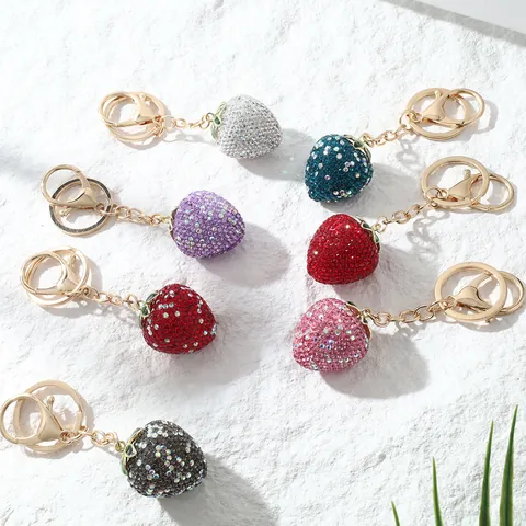 Exquisite Rhinestone Strawberry Keychain Cute Alloy Fruit Bag Pendant Golden Car Key Ring For Women Gift Accessories
