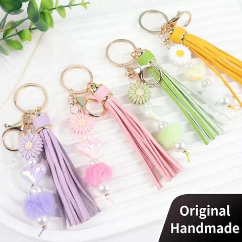 Porte-clés Fait Main avec Gland Silicone Marguerite Boule de Poils Pendentif Cœur Acrylique Alliage Doré Bijoux de Sac pour Femme