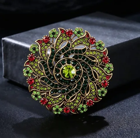 Vintage Luxurious Alloy Rhinestone Rotating Flower Wreath Brooch For Women Elegant Floral Corsage Clothing Accessories Gift