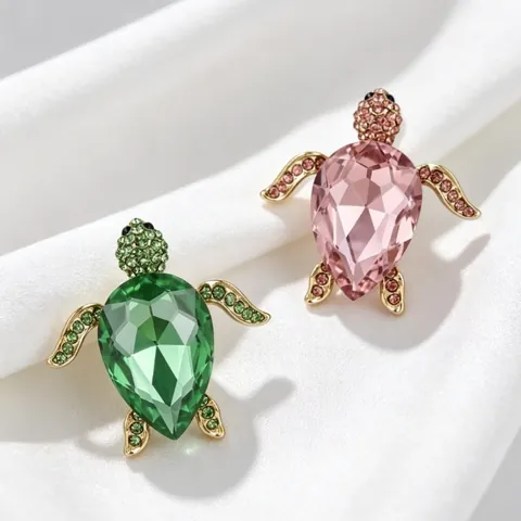 Fashion Luxury Rhinestone Sea Turtle Brooch Creative Animal Brooch Pin Alloy Crystal Turtle Breastpin For Women Men Clothing Accessories Gift