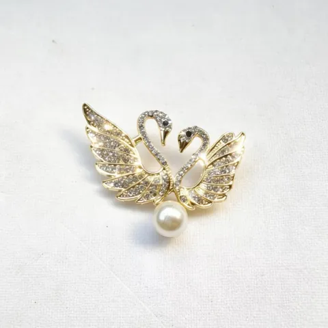 Elegant Alloy Double Swan Brooch With Artificial Pearl Full Rhinestone Inlaid Fashion Suit Coat Pin For Women Jewelry Gift