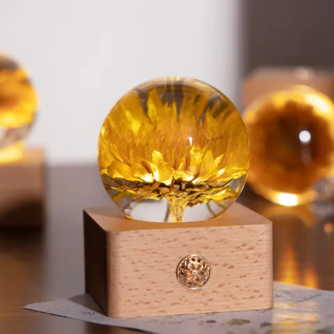 Veilleuse Boule de Cristal Tournesol Fleur Éternelle Base en Bois Capteur Tactile USB Rechargeable Lampe de Table Décorative en Verre Cadeau